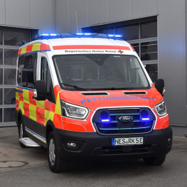 Pierwsza elektryczna karetka w Bawarii. Ford E-Transit rozpoczyna służbę w Czerwonym Krzyżu